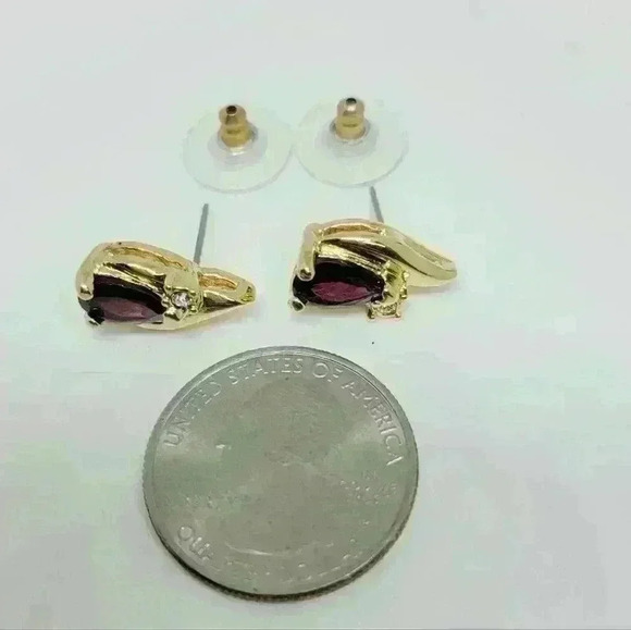 Shiny Beautiful Post Earrings - Picture 4 of 4